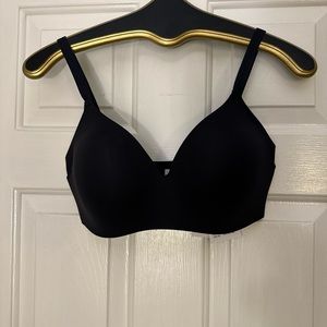 NWT- KNIX Wing Woman Wireless Contour Bra size 6 Black